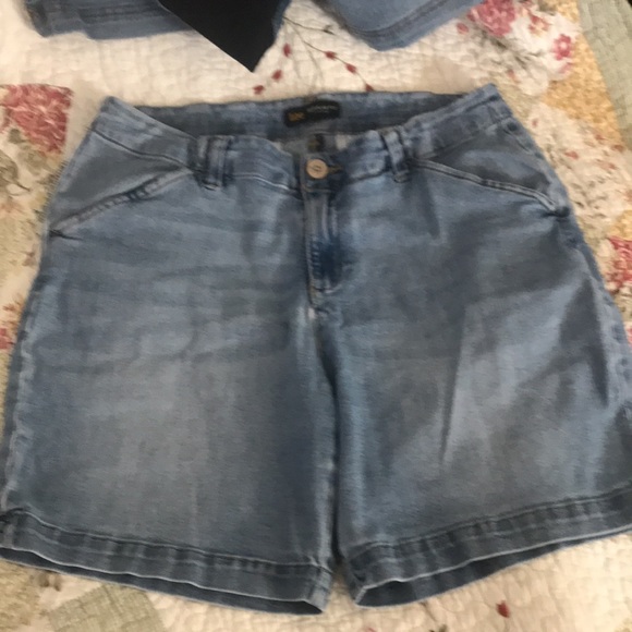 Shorts - Picture 12 of 15